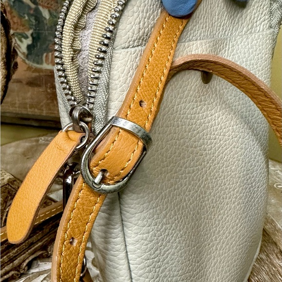 EUC Davinia Firenze Pebbled Italian Leather Small Crossbody in Pale Mint Green - Picture 7 of 12